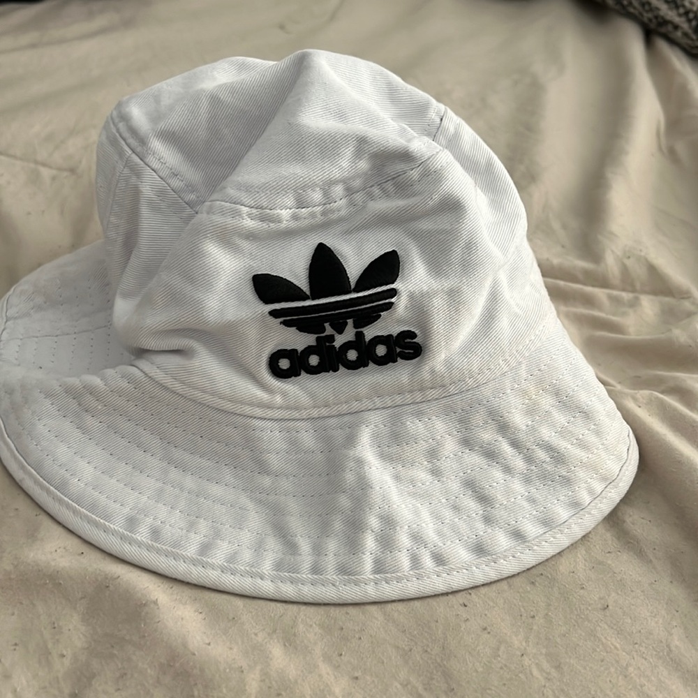 Adidas bucket hat
